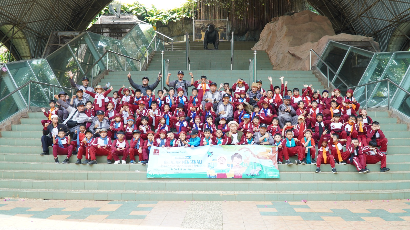 Kami Anak Muslim Hebat, Kuat Berkeliling Taman Margasatwa Ragunan