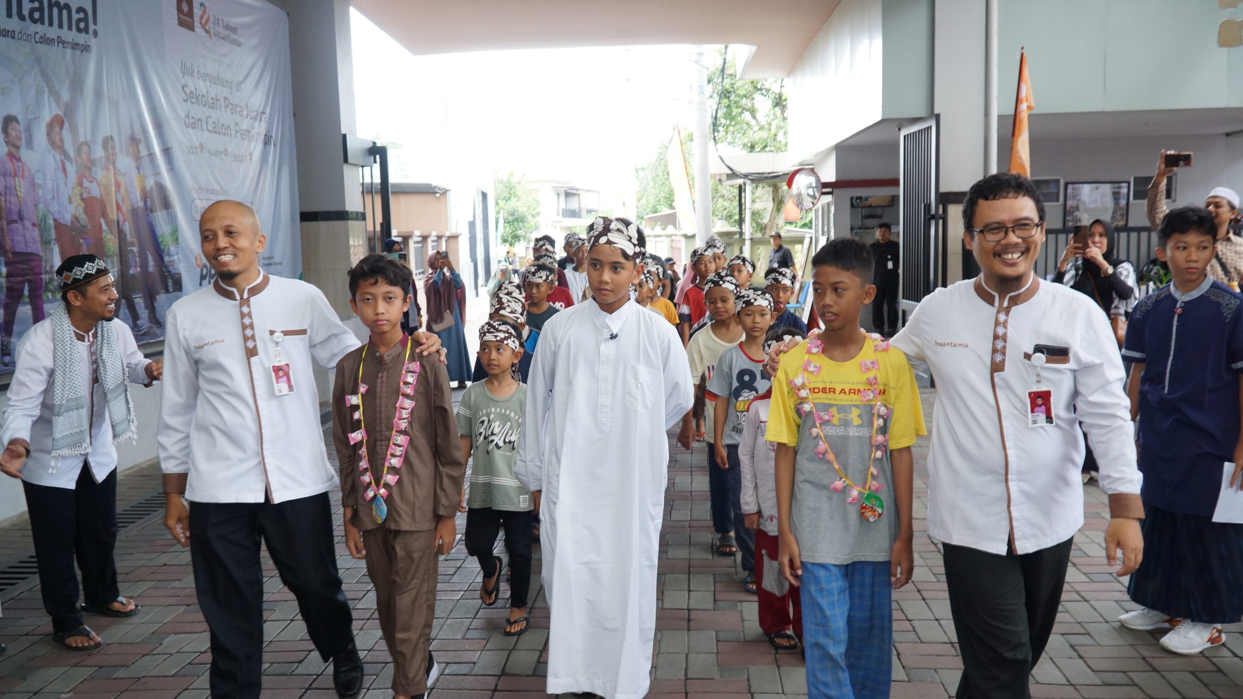 Menyambut Delegasi Jambore Nasional Insantama Sejak Depan Gerbang