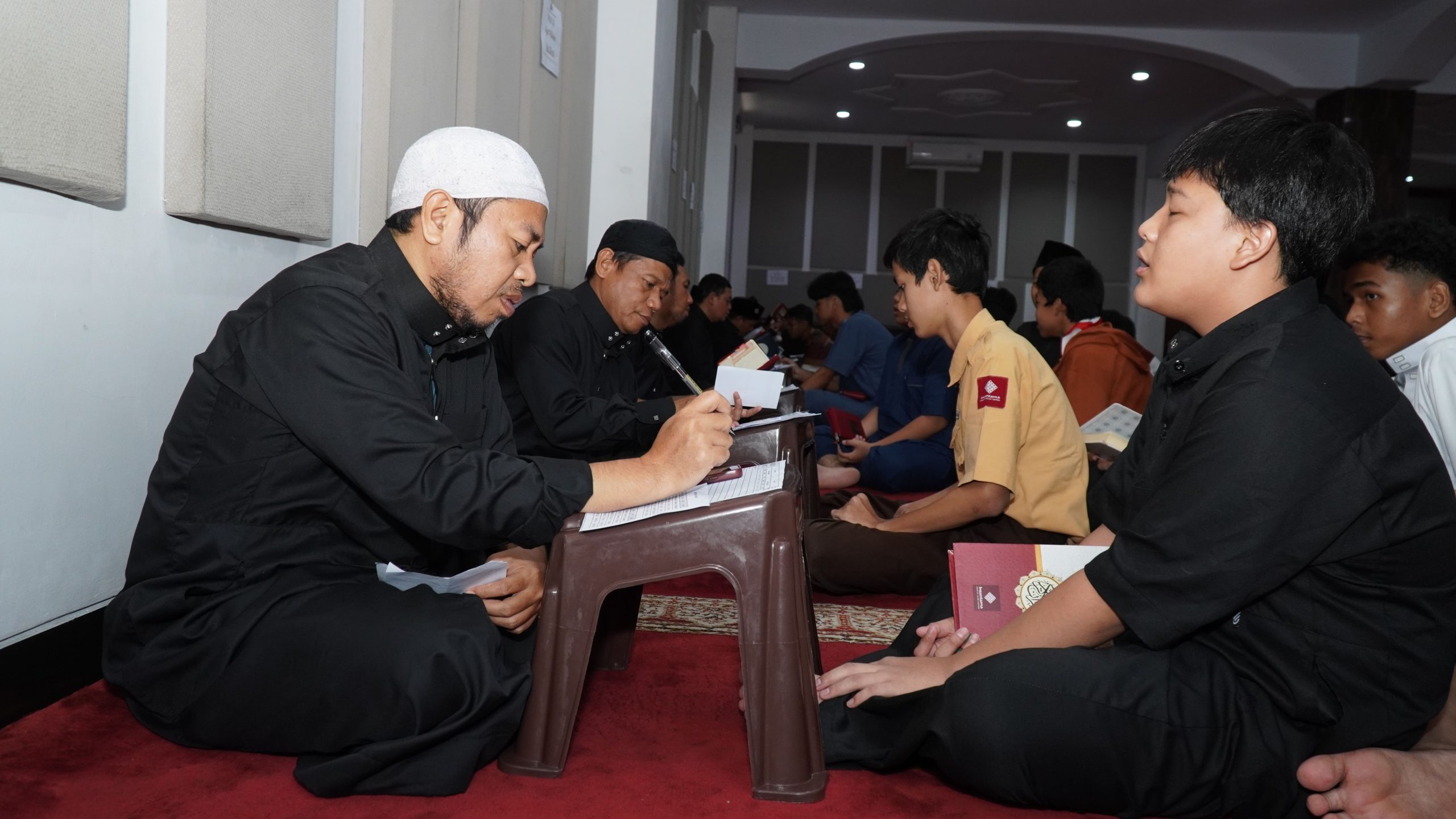 Hafalan Al-Qur’an, Hadiah Indah dari Anak Shalih untuk Orang Tuanya