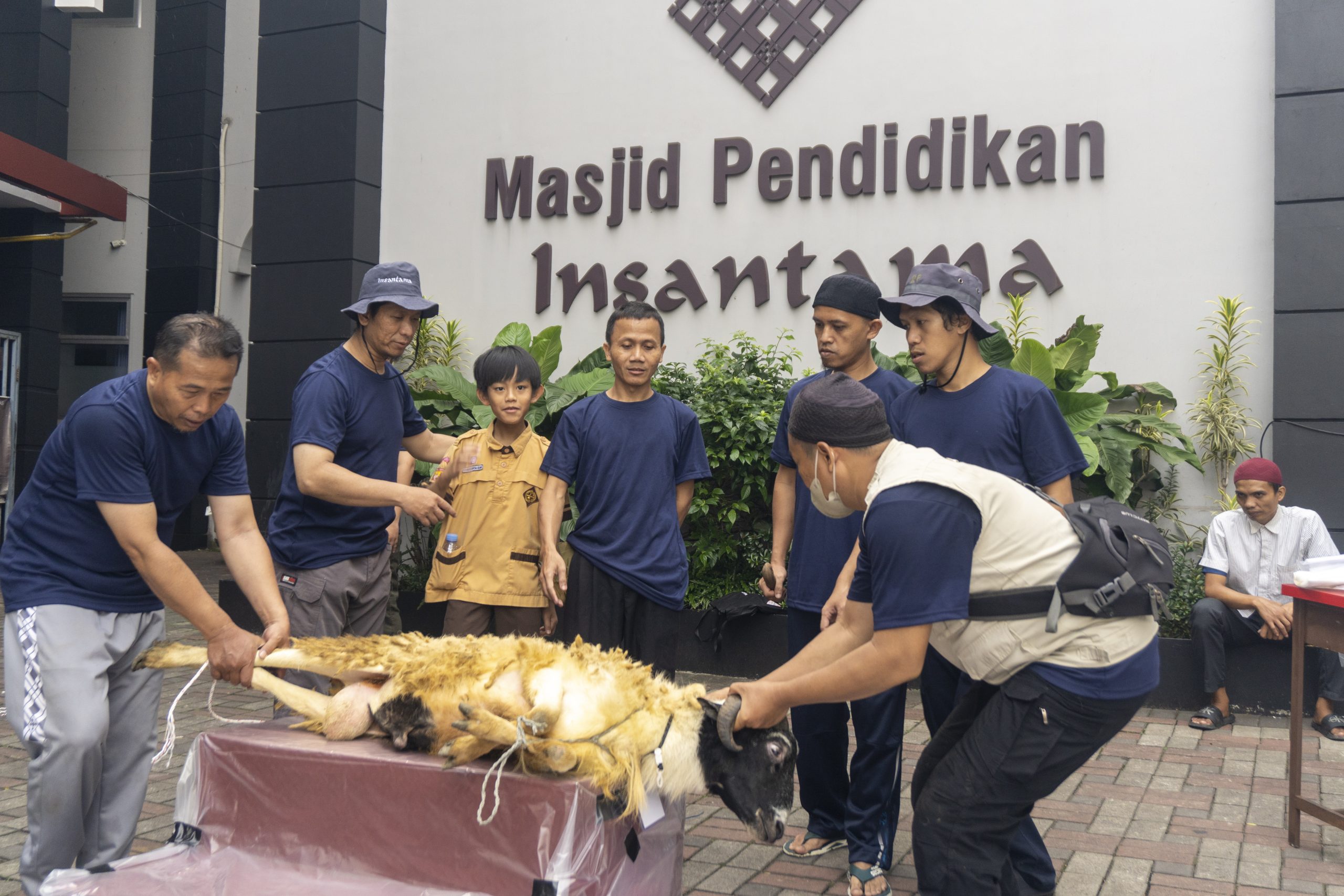 Belajar Meneladani Nabi Ibrahim dan Nabi Ismail